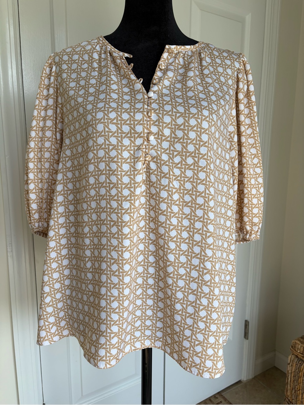 Ann Taylor Cream & Tan Geometric - Size L